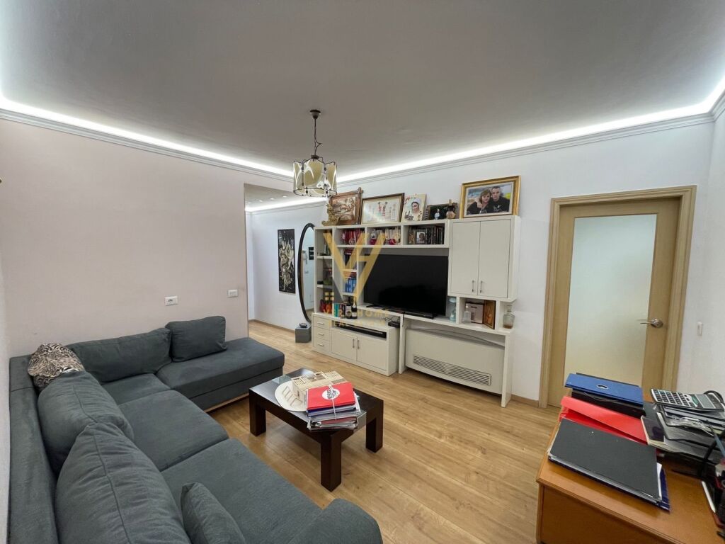 Shitet apartament 3+1+2 + dy posta Parkimi tek Shallvaret 127 m2