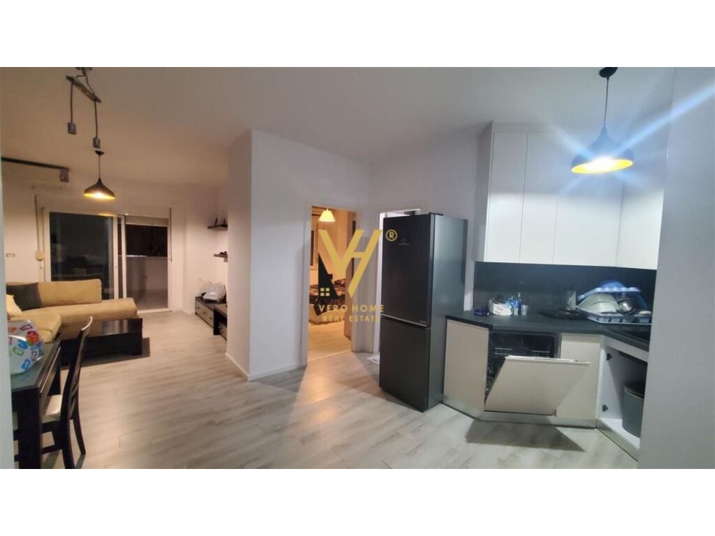 Jepet Apartament 1+1+ballkon me qera te Pazari i Ri 85 m2 2