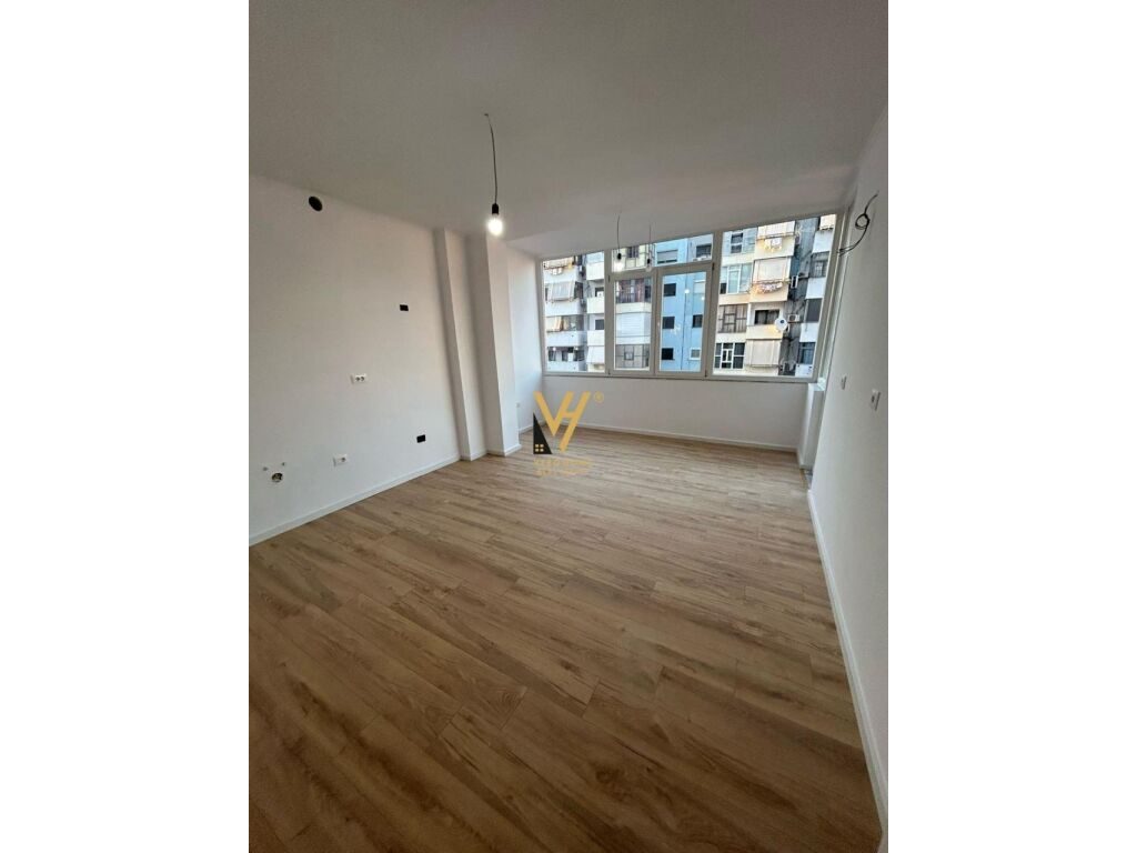 Shitet Apartament 1+1+ballkon te 21 Dhjetori 68 m2
