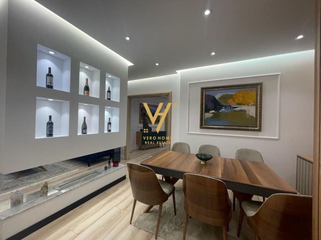 Jepet Apartament 3+1+2+ballkon me qera te 9 Kateshet 163 m2 3