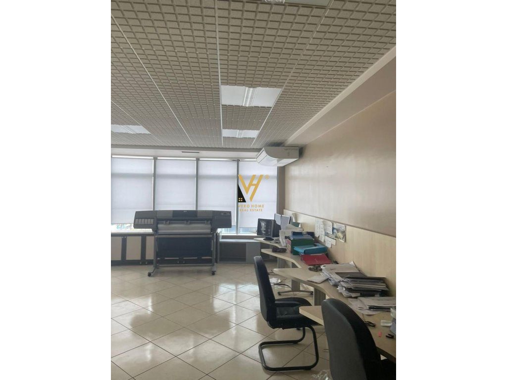 JEPET AMBIENT KOMERCIAL 364M2 ME QERA TE KTHESA KAMZES 2.800 EURO