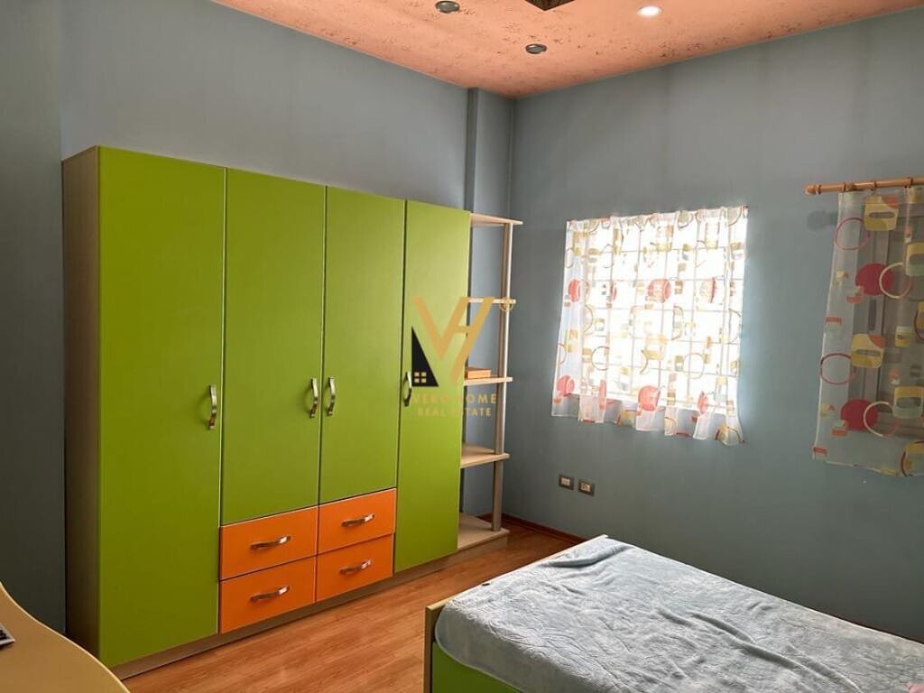 Jepet Apartamen4+1+2 me qera te Bulevardi i Ri 200 m2 2
