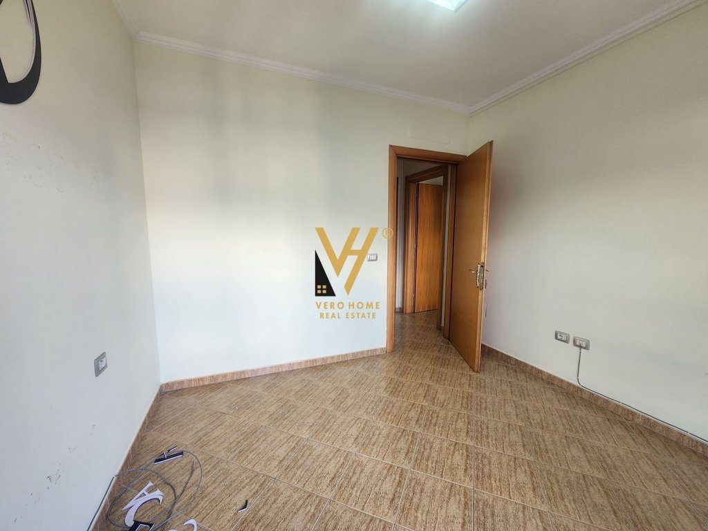 JEPET ZYRE 100 M2 ME QIRA TE ZOGU I ZI 70.000 LEKE 2