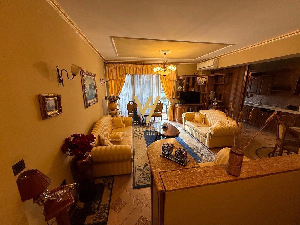 JEPET APARTAMENT 2+1+2 ME QERA NE ISH BLLOK 1.500 EURO