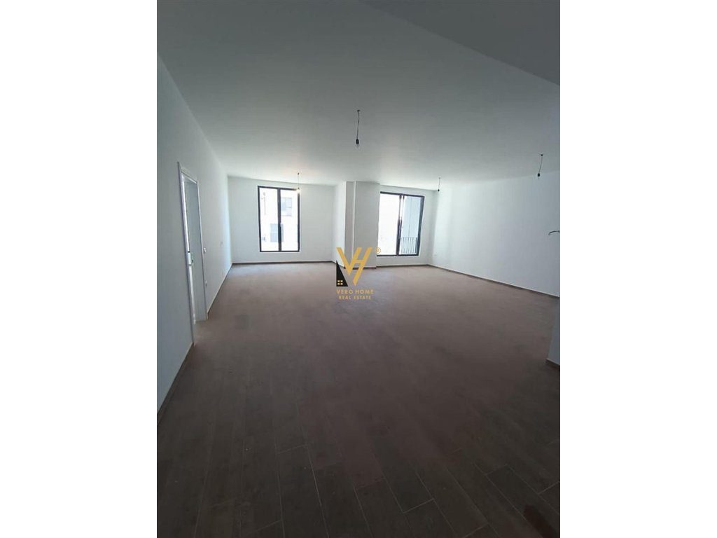 JEPET ZYRE 150 M2 ME QERA NE XHAMLLIK, KOMPLKSI ZIRKON 95.000 LEKE