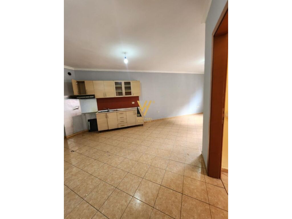 Shitet Apartament 2+1+2 te Rruga e Elbasanit 110 m2 3