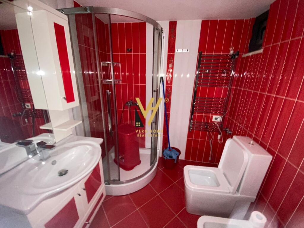 Shitet Apartament 2+1+2 te Liqeni Artificial 126 m2