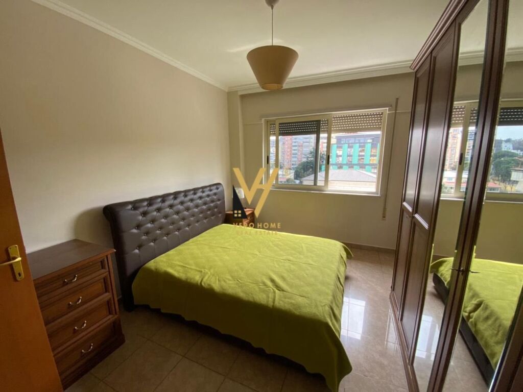 Jepet Apartament 2+1+2+ballkon te Rruga e Elbasanit 102 m2