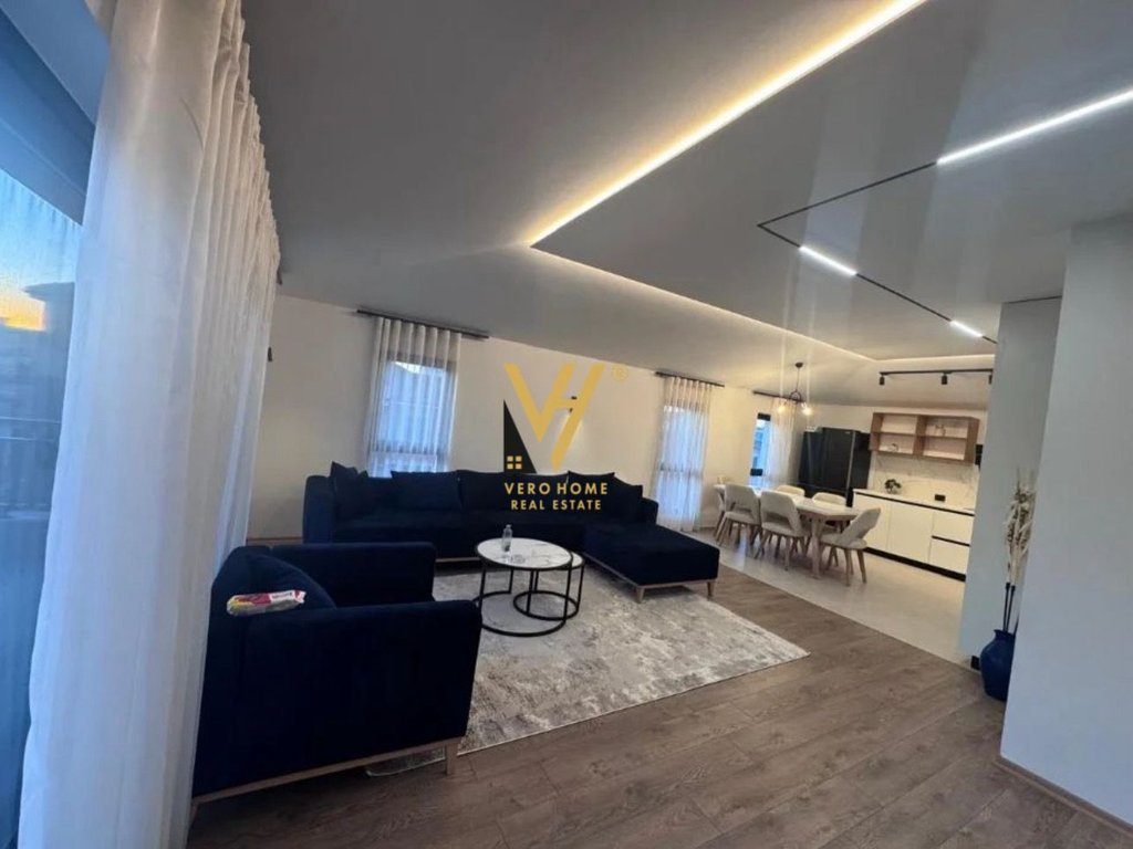 JEPET HYRJE 2+1+2+BLK ME QIRA NE LAPRAKE 1.000 EURO