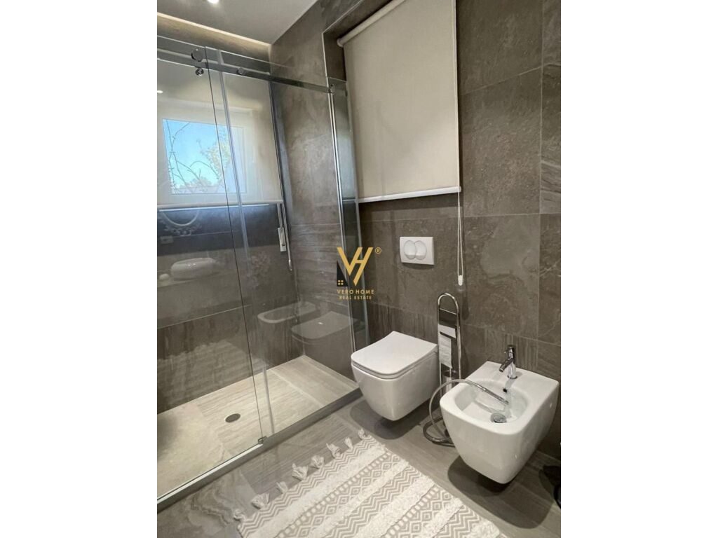 Jepet vile Dy Kateshe me qera te Kodra e Diellit 2 , 190 m2 2
