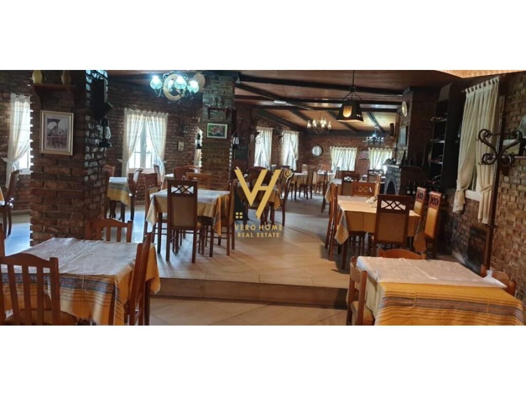 Shitet bar- restorant ne Berzhit buze rruges kryesore 3600 m2 3