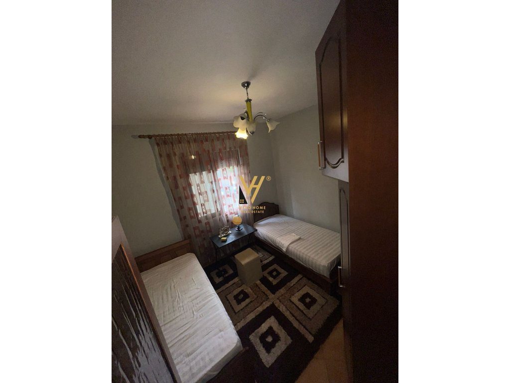 JEPET APARTAMENT 3+1+2 ME QERA TE KOMUNA E PARISIT 70.000 LEKE 4