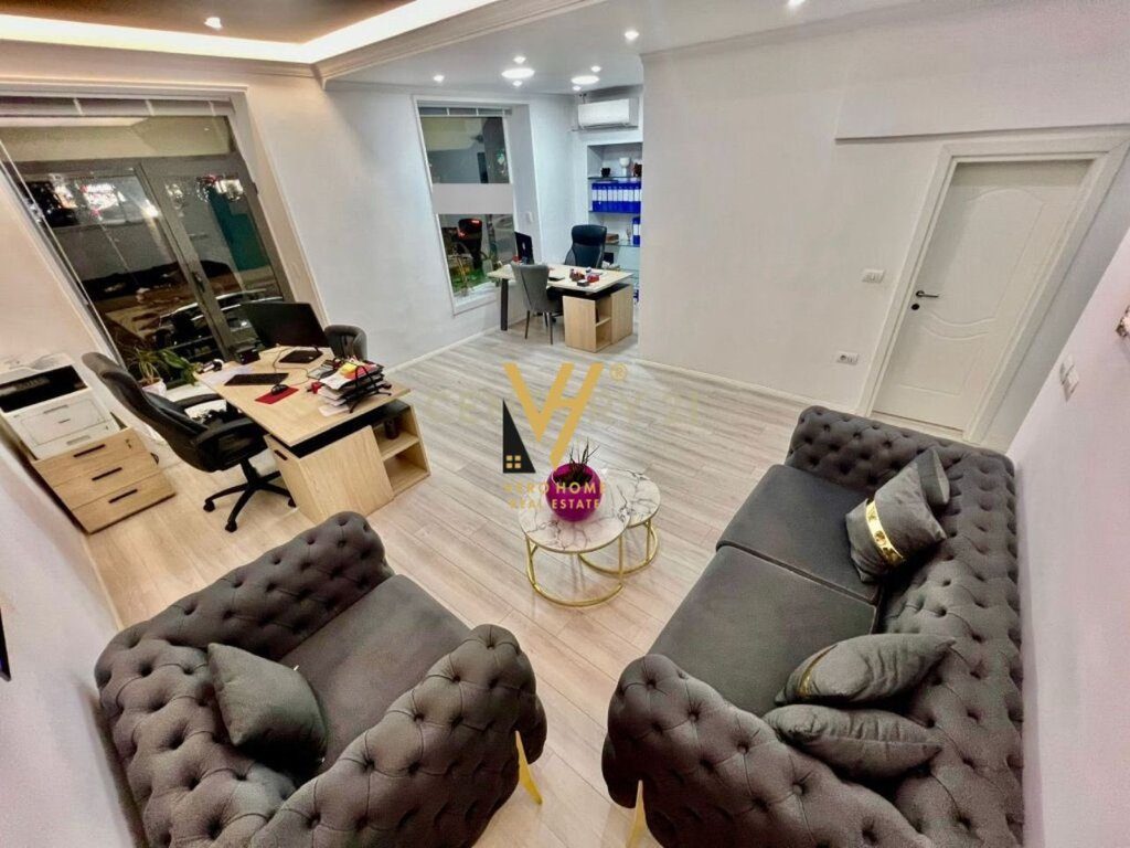 JEPET AMBIENT BIZNESI 40M2 ME QERA TE PALLATET AGIMI 1.000 EURO