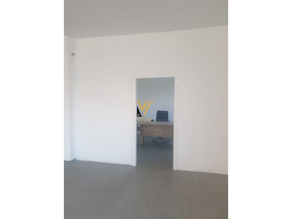 JEPET ZYRE 170 M2 ME QERA NE ASTIR 60.000 LEKE 3