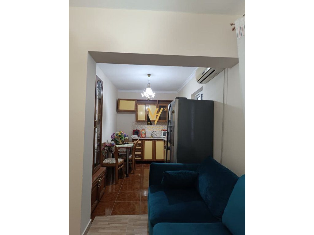 JEPET HYRJE 2+1 ME QIRA TE RRUGA DRITAN HOXHA 50.000 LEKE 2