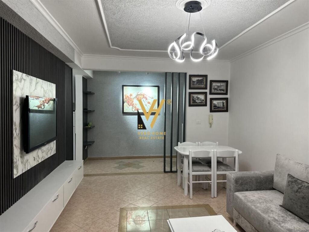 Jepet Apartament 2+1+ballkon te Xhamia e Tabakve 99 m2