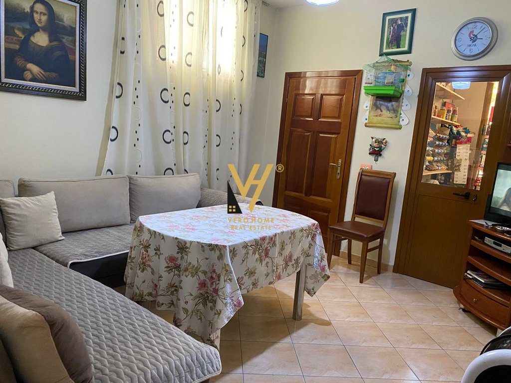 JEPET SHTEPI PRIVATE ME QIRA TE BLV. ZOGU I 85.000 LEKE