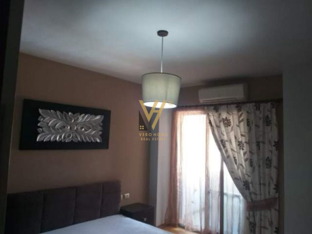 Shitet apartament 1+1+ballkon te Komuna e Parisit 78 m2