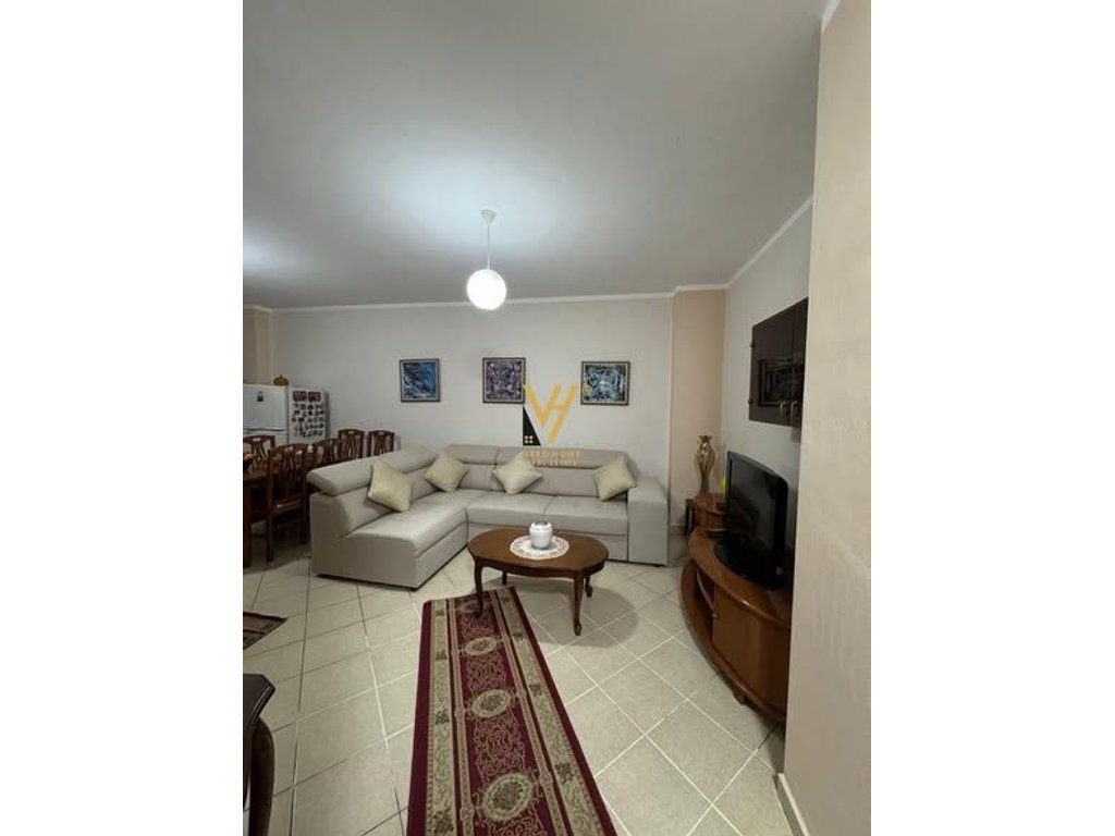 JEPET APARTAMENT 2+1+BLK ME QERA TE KRISTAL CENTER 65.000 LEKE