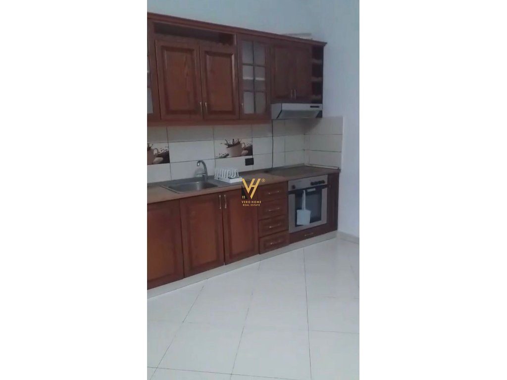 JEPET APARTAMENT 2+1 ME QIRA TE SHKOLLA E BASHKUAR 45.000 LEKE 2