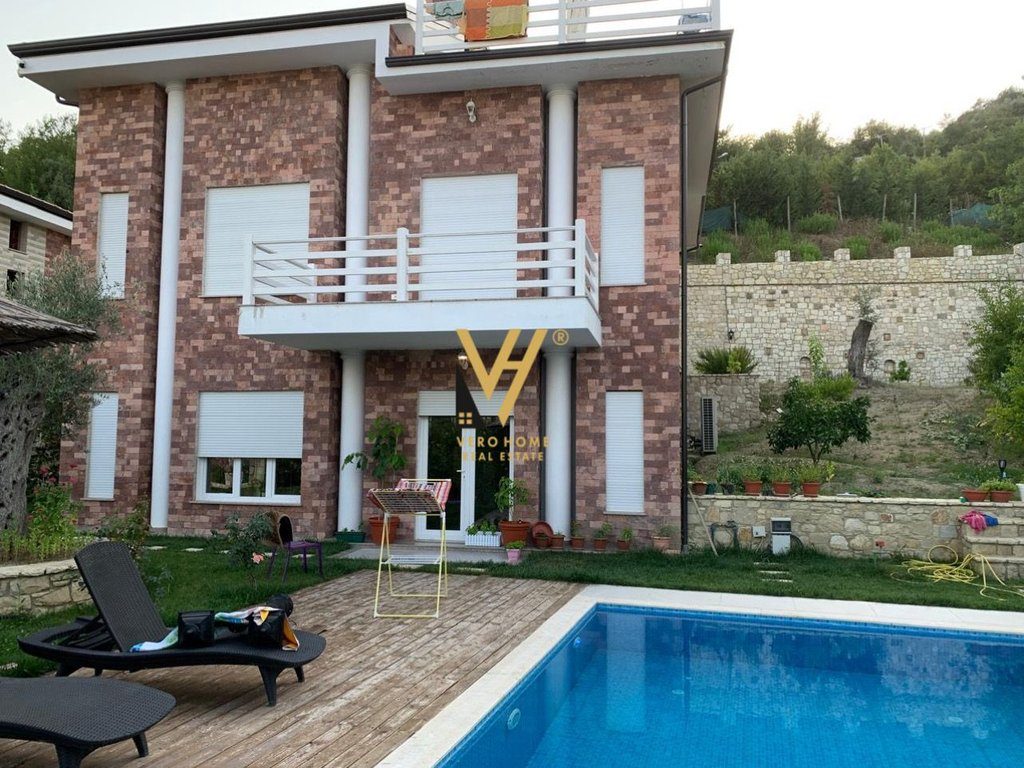 SHITET VILE DY KATESHE NE FUSHE PREZE 500.000 EURO
