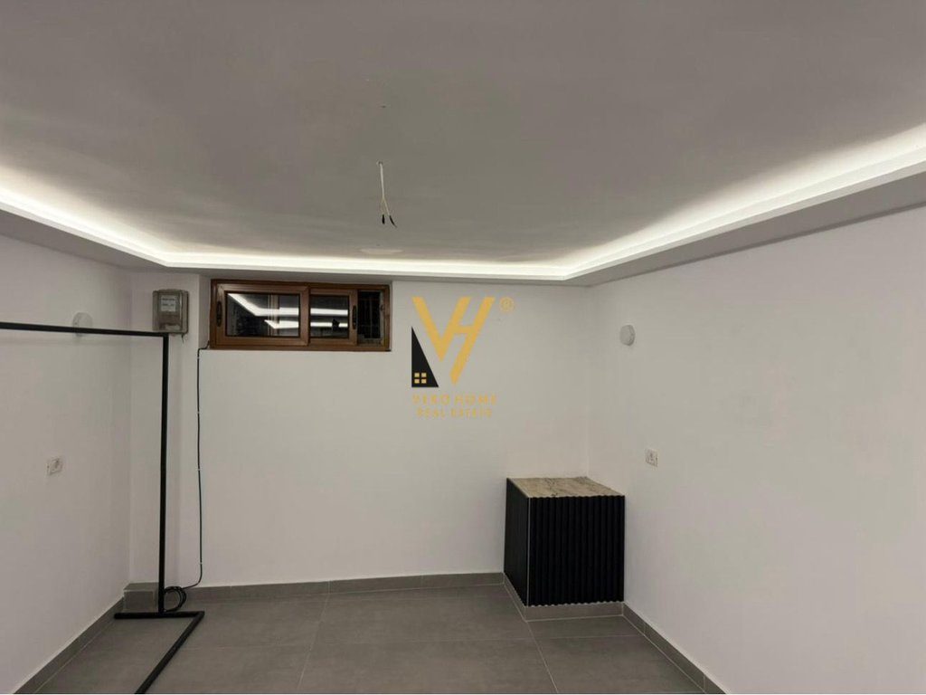 JEPET AMBIENT BIZNESI 50M2 ME QERA TE ISH EKSPOZITA 50.000 LEKE 2
