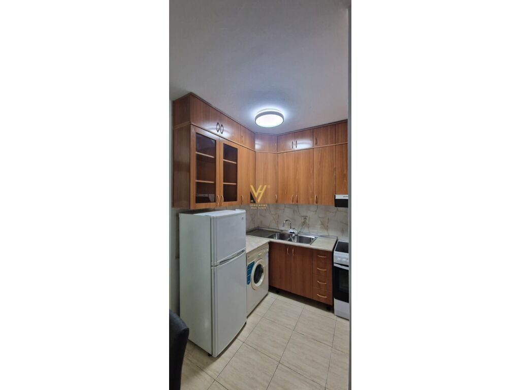 Jepet Apartament 1+1+ballkon me qera te Komuna e Parisit 65 m2 2
