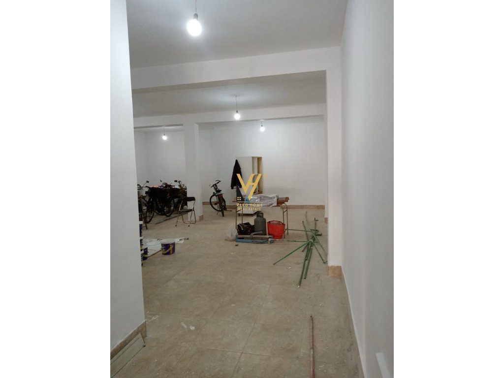 JEPET AMBIENT 140 M2 ME QERA TE TREGU ELEKTRIK 1.200 EURO