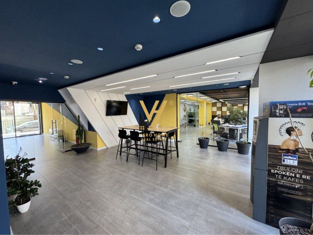 SHITET AMBIENT 900 M2 TE PAZARI I RI 2.700.000 EURO