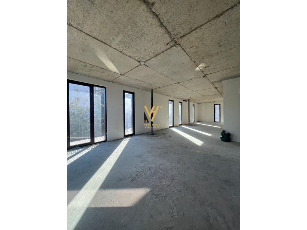 JEPET AMBIENT 164 M2 ME QERA TE RR.KOSOVAREVE 3.100 EURO