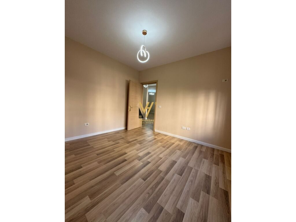 Shitet Apartament 2+1+ballkon te Unaza e Re 85 m2 2