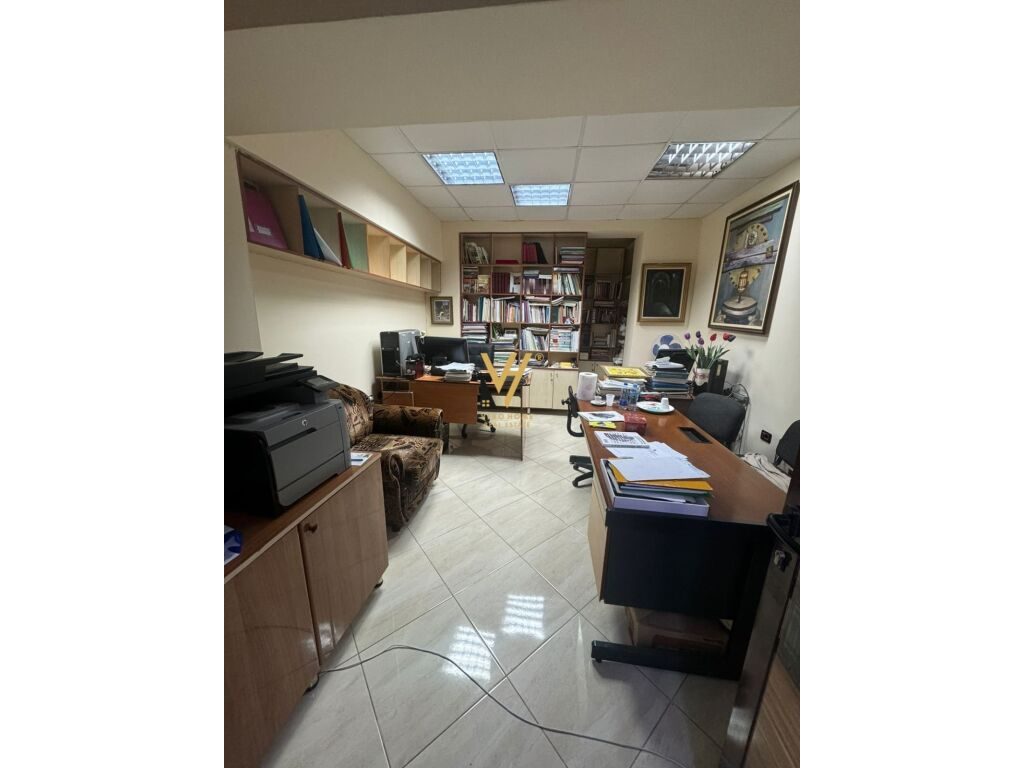 Jepet Zyre me qera te Bulevardi Zogu i Pare 30 m2