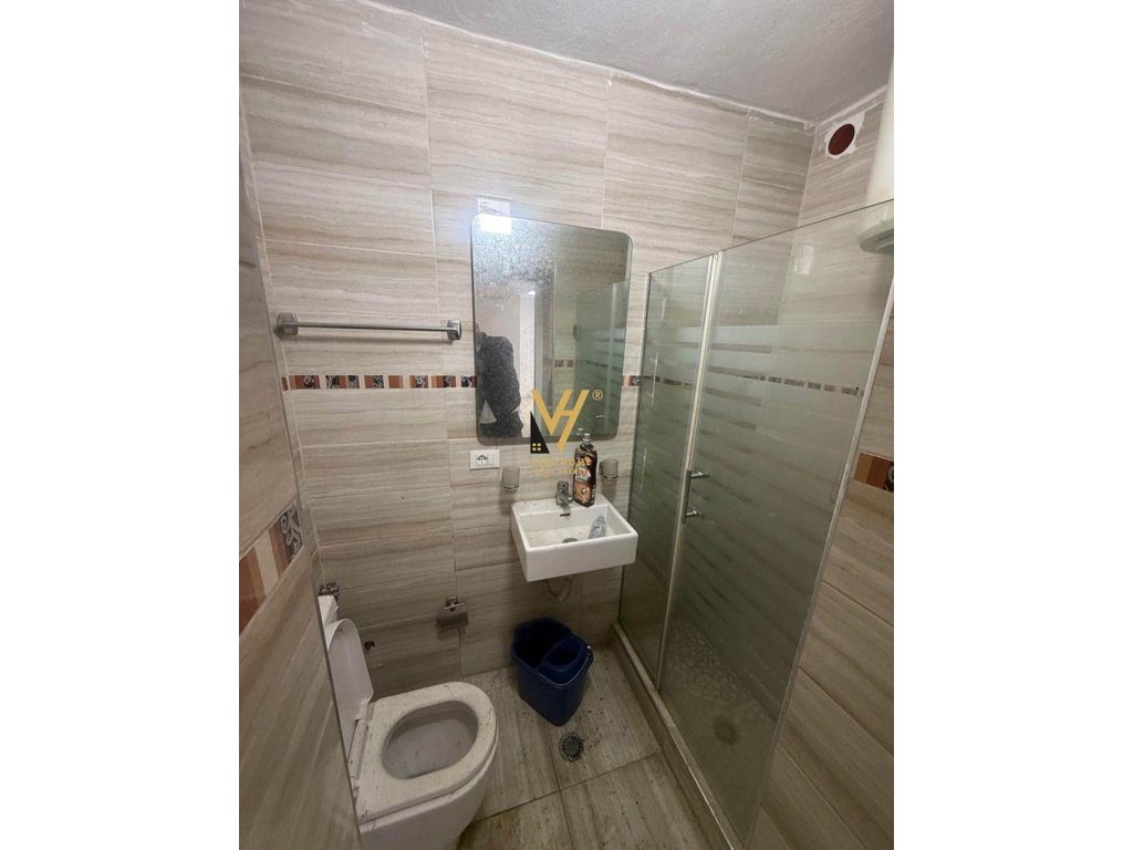 JEPET AMBIENT BIZNESI 100 M2 ME QERA TE MOZAIKU I TIRANES 1.250 EURO 4