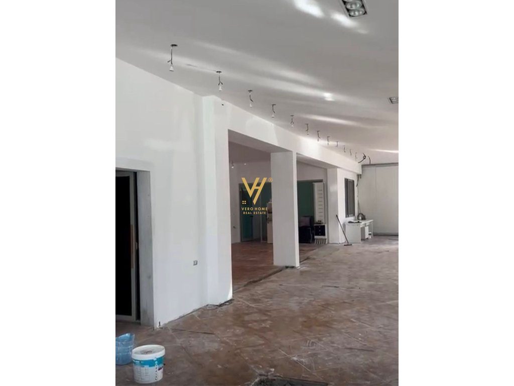 JEPET AMBIENT BIZNESI 800 M2 TE AUT.TR-DR 400.000 LEKE