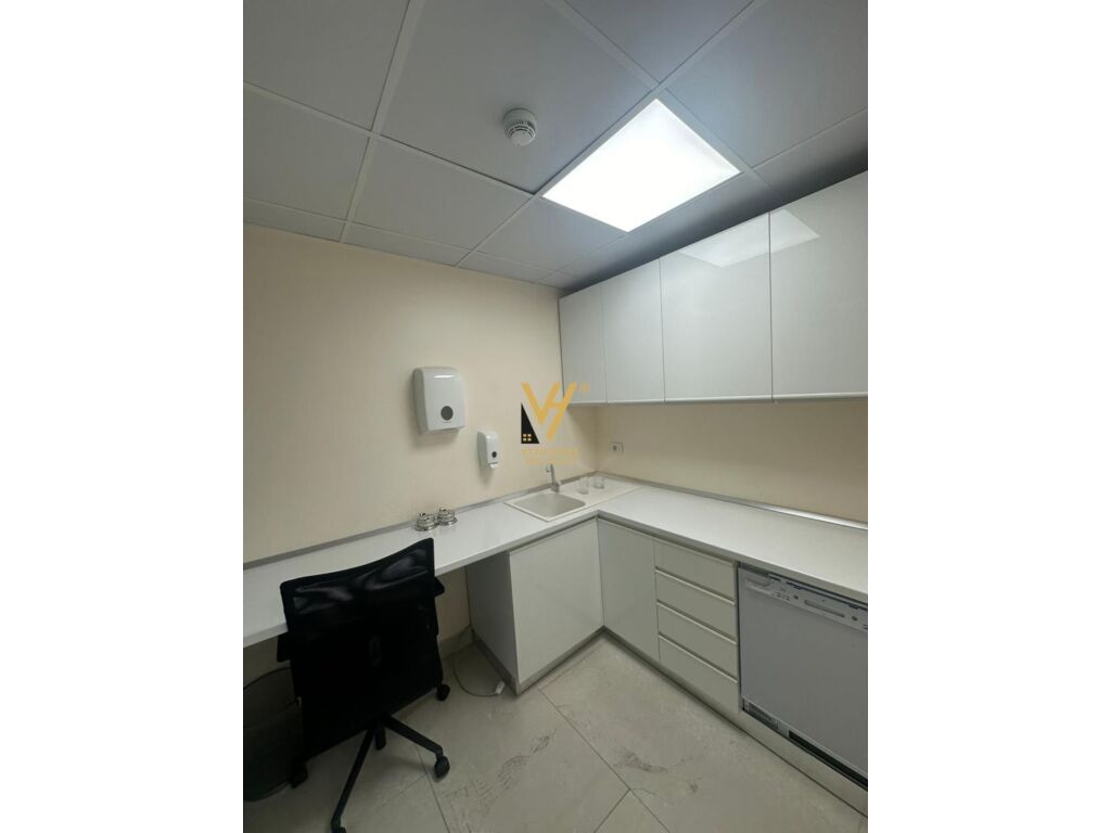 Jepet Zyre me qera te perball Fakultetit Ekonomik 122 m2 4