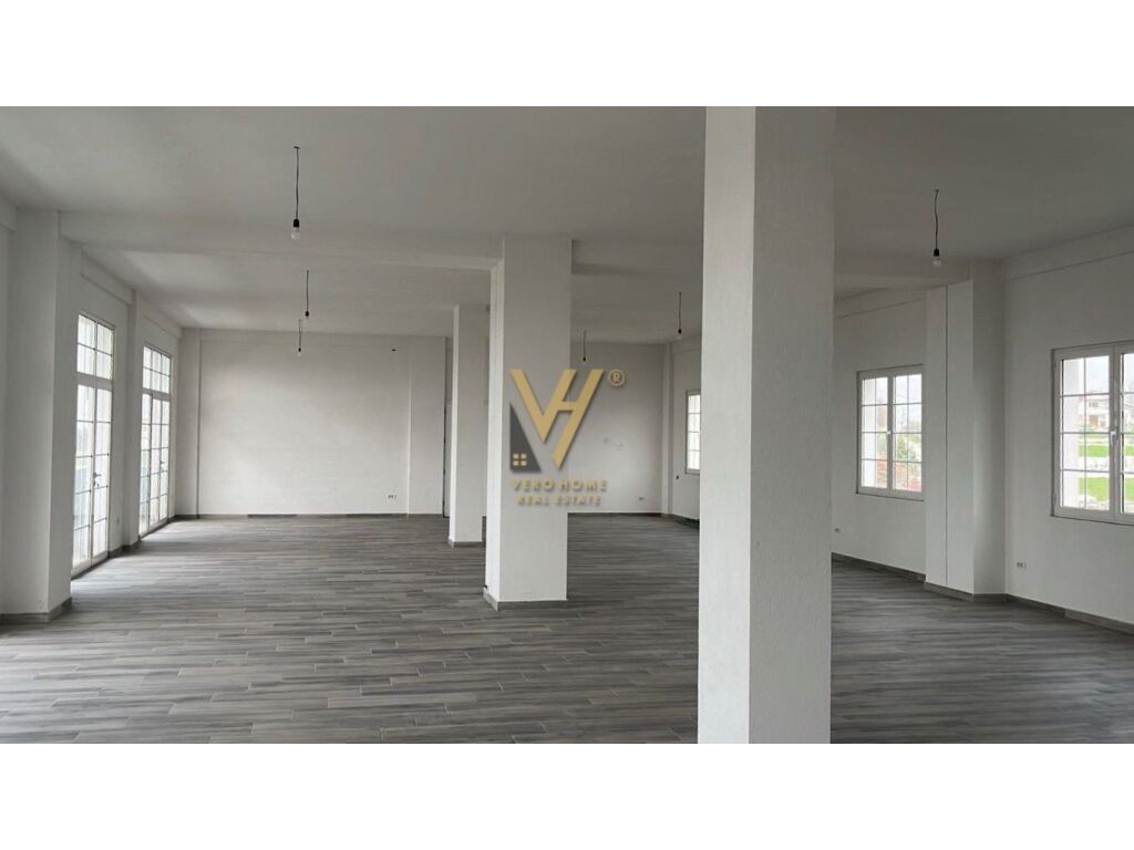 Jepet Godine Biznesi 1.000 m2 me qera ne Paskuqan 1