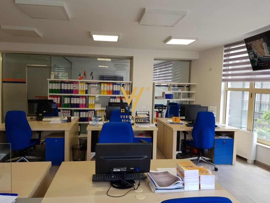 Shitet ambient biznesi te Komuna e Parisit 107 m2