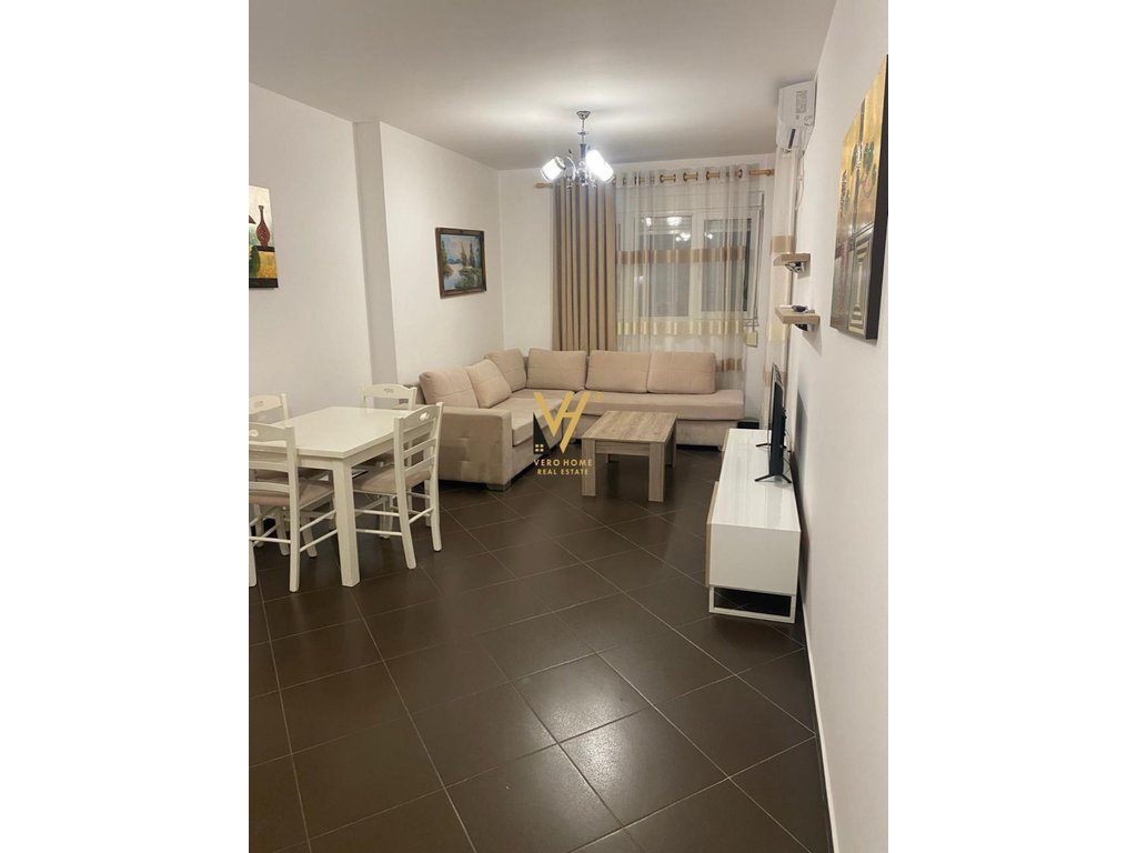 JEPET APARTAMENT 1+1 ME QERA NE BRRYL 50.000 LEKE