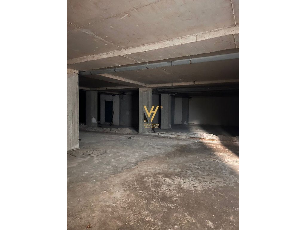 JEPET AMBIENT BIZNESI 420 M2 ME QERA TE XHAMLLIKU 1.500 EURO 2
