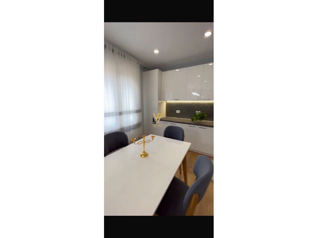 JEPET APARTAMENT 2+1+2 ME QIRA TE ZOGU I ZI 97.000 LEKE