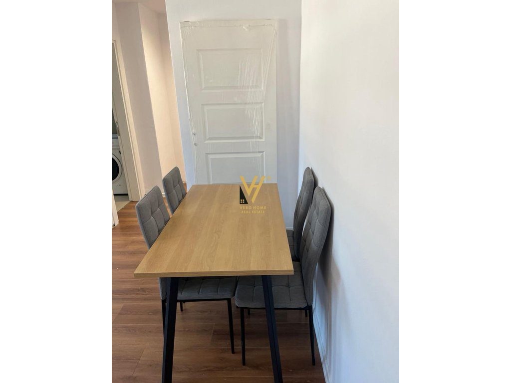JEPET APARTAMENT 1+1 ME QIRA TE SHKOLLA E KUQE 65.000 LEKE 3