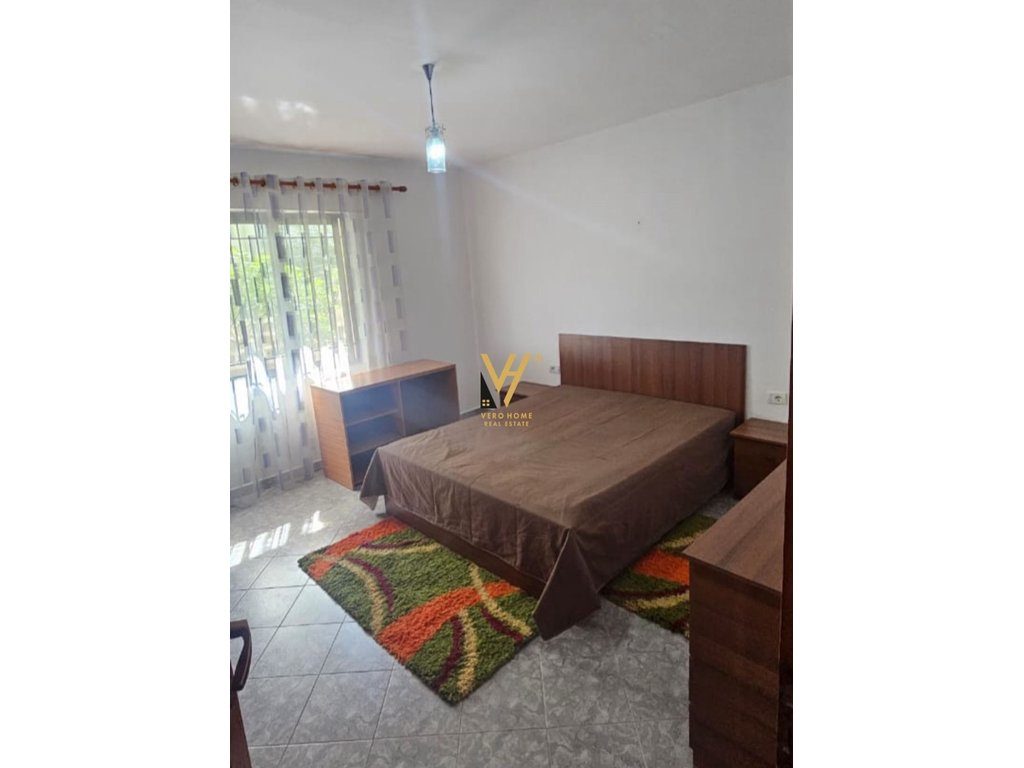 JEPET APARTAMENT 1+1 ME QIRA TE ISH PARKU I AUTOBUSAVE 40.000 LEKE 3