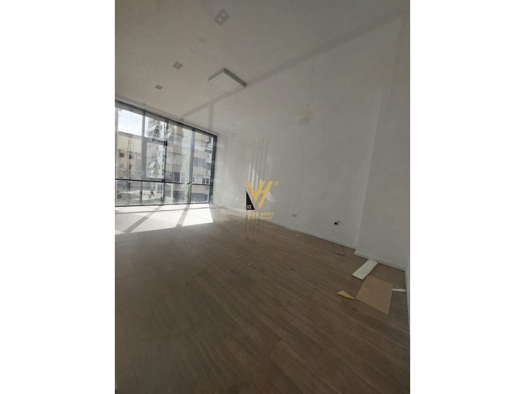 JEPET ZYRE 40 M2 ME QERA TE MINE PEZA 800 EURO