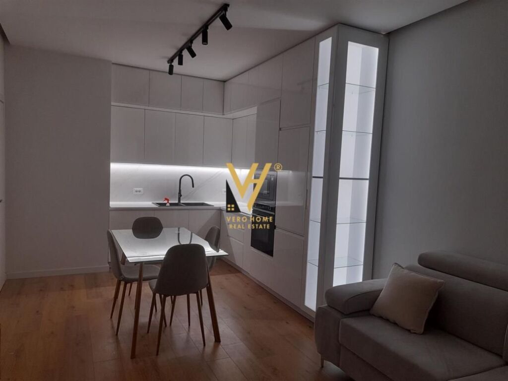 Shitet apartament 1+1 te Rruga 5 Maji 72 m2 4