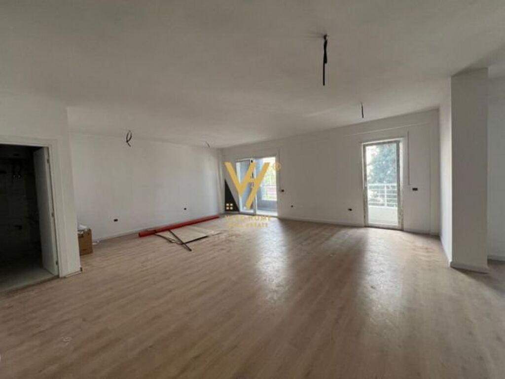 Jepet Ambient Biznesi me qera te Komuna e Parisit 100 m2 2