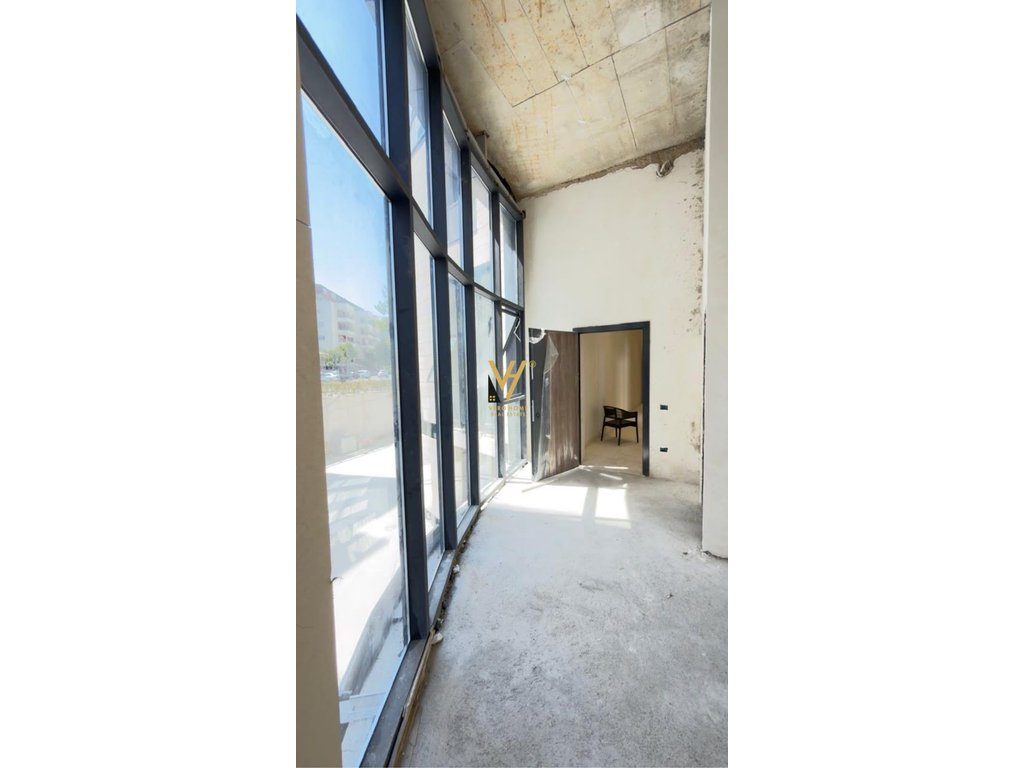 JEPET AMBIENT BIZNESI 129 M2 ME QIRA TE LIQENI I THATE 4.000 EURO 2