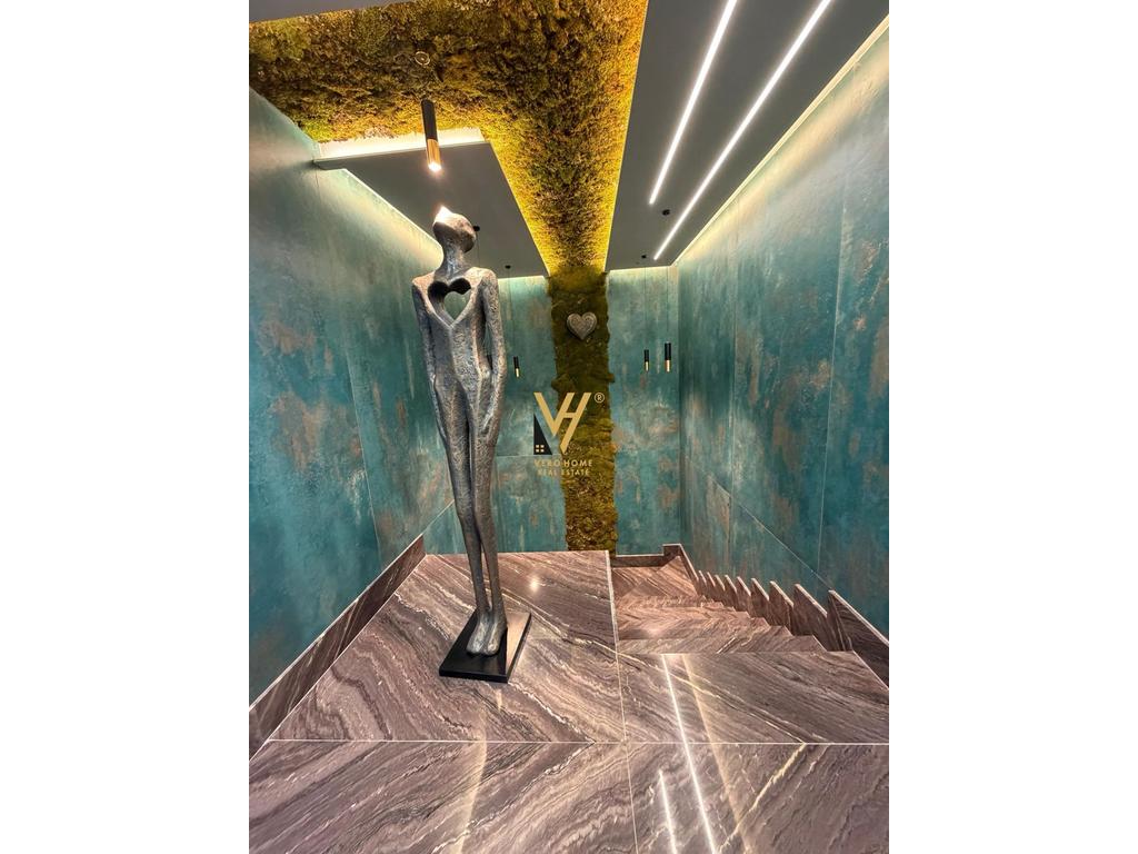 JEPET ZYRE 120 M2 ME QIRA TE RRUGA E KOSOVAREVE 2.500 EURO 2
