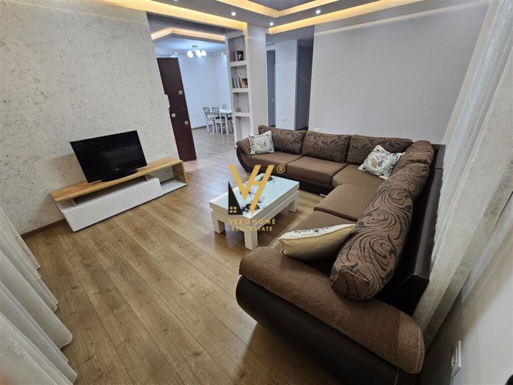 Jepet Apartament 2+1+2+ballkon me qera te Kodra e Priftit , Porcelan 115 m2