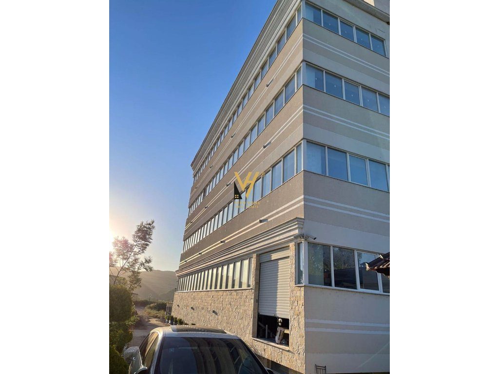 JEPET OBJEKT BIZNESI 607M2 ME QERA ne PEZE HELMES 3.500 EURO 2