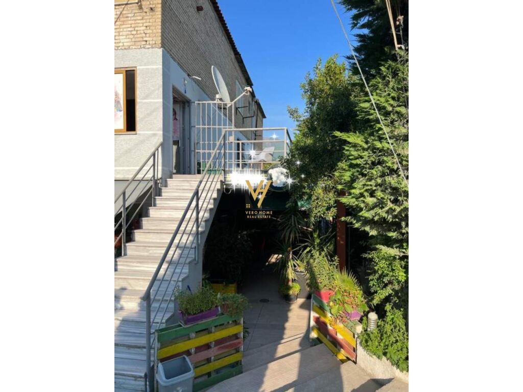 Shitet ambjent biznesi 220 m2, Te Rruga Ali Shefqeti,Shkoze 3